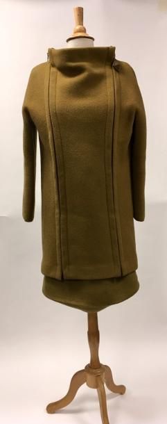 PIERRE CARDIN Paris


Robe en drap de laine...
