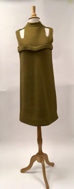 PIERRE CARDIN Paris


Robe en drap de laine...