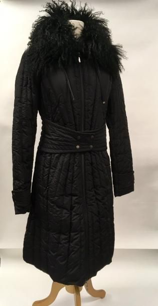 MONCLER


Longue doudoune noire à fermeture...
