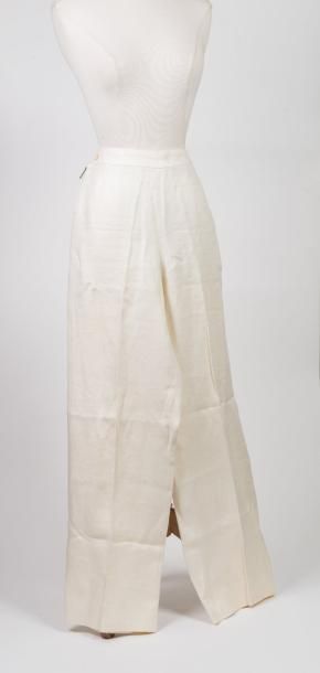 HERMES Paris


Pantalon en lin ivoire à motif...