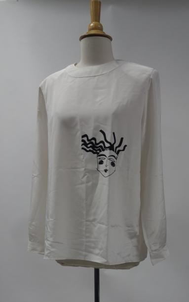 Louis FERAUD


Blouse blanche à motif d'un...