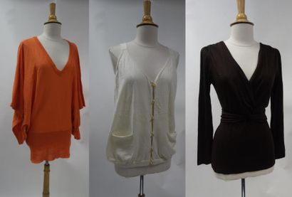 Lot comprenant : 

- LES PETITES 

Pull en...