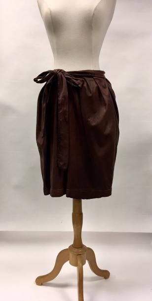 LANVIN


Jupe longueur genoux, en cuir d'agneau...