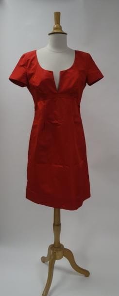 CELINE


Robe en mélange de soie rouge à...
