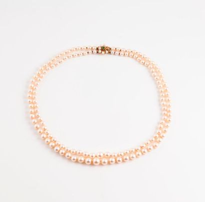 Collier à deux rangs de perles blanches de...