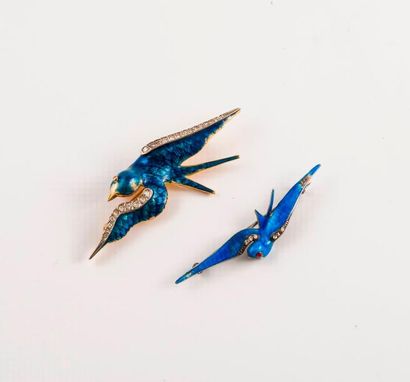 Deux hirondelles en plein vol émaillées bleu...