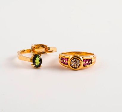 Deux bagues en or jaune (750) :

- une toi...