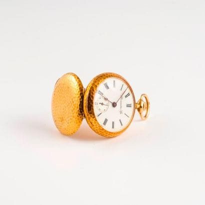 LIP CHRONOMETRE


Montre de col en or jaune...