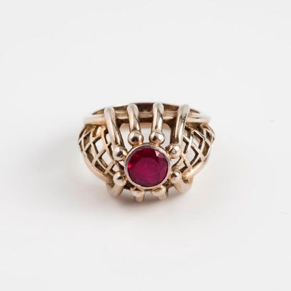 Bague dôme en filins d'or gris (750) centrée...