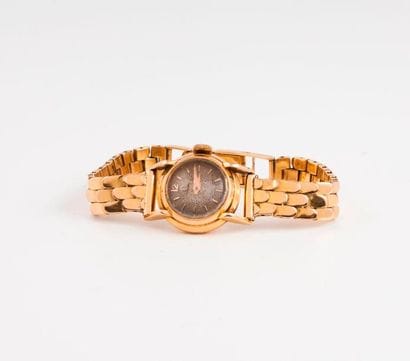 OMEGA


Montre bracelet de dame en or jaune...