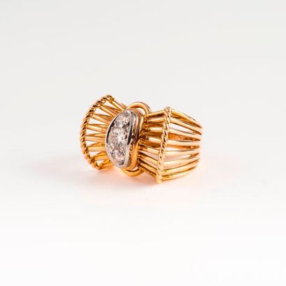 Bague noeud entièrement ajourée en filins...