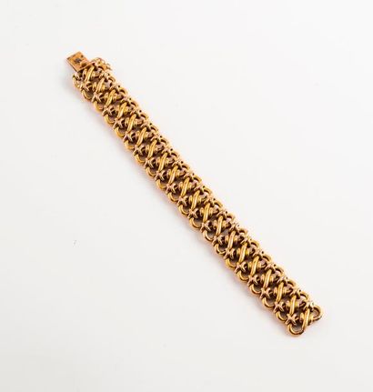 Bracelet en or jaune (750) à mailles en huit....