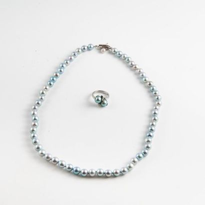 Demi parure en perles de culture bleu-grises...