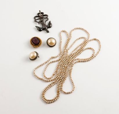 Petit lot comprenant : 

- Un pendentif colombe...