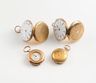 Lot de quatre montre de col en or jaune (750)...