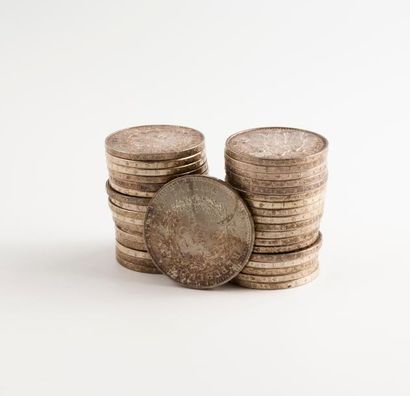 FRANCE 

Lot de 35 pièces de 10 Francs en...