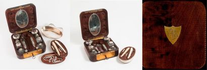 Nécessaire de toilette de voyage (recomposé)...