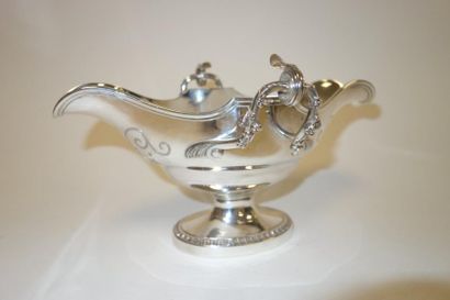 Saucière sur piédouche en argent (925) à...