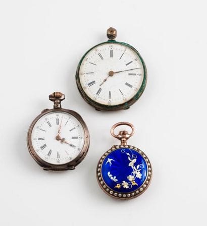 Montre de col en argent (min.800) 

Couvercle...