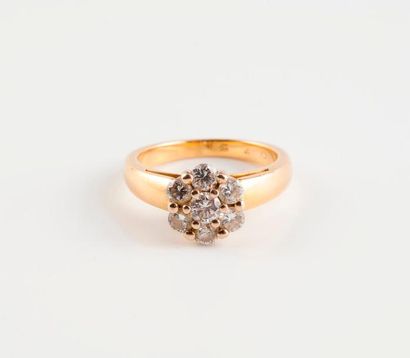 Bague marguerite en or jaune (750) ornée...