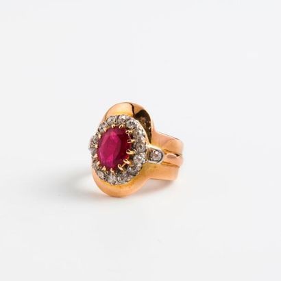 Bague de type marguerite en or jaune (750)...