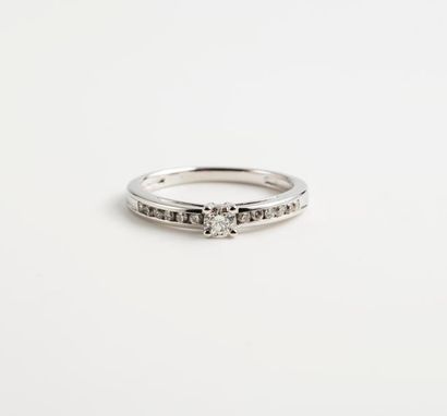 Didier GUERIN


Bague solitaire en or gris...