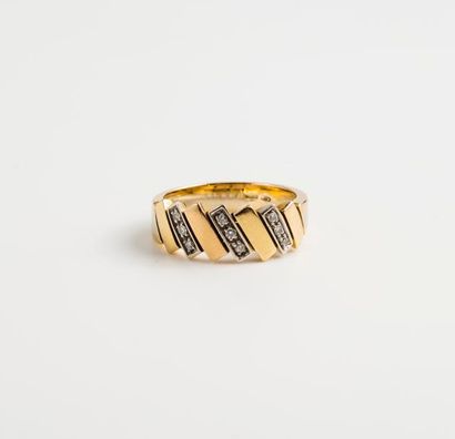 Bague en ors jaune et gris (750) rubanés...