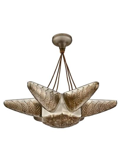 RENE LALIQUE (1860-1945)
Lustre Noisetier.
Modèle...