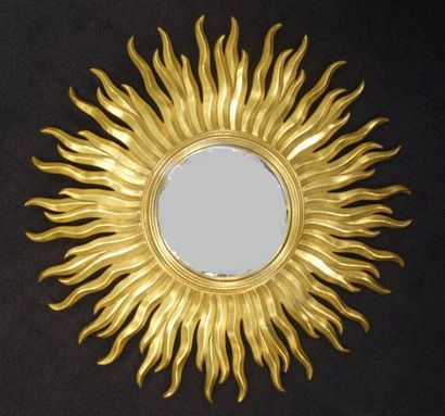 Miroir sorcière rayonnant

Bois sculpté et...