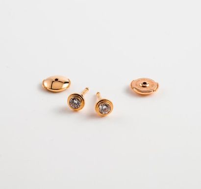 CARTIER


Paire de puces d'oreille en or...