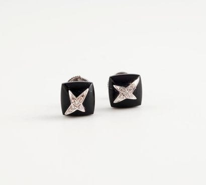 MAUBOUSSIN Paris


Paire de puces d'oreille...