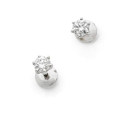 Paire de puces d'oreilles en or gris (750)...