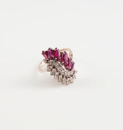 Bague en or gris (585) ornée de deux lignes...
