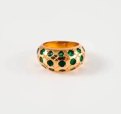 Bague jonc en or jaune (750) à décor de croisillons,...