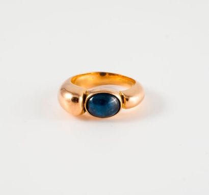 Bague jonc à épaulement bombé en or jaune...