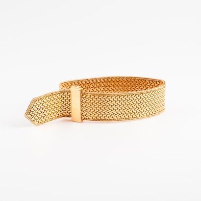 Bracelet ruban façon ceinture en or jaune...