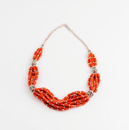 Collier en perles et motifs en argent (min....