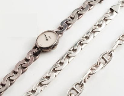 GUIOT DE BOURG


Bracelet en argent (800)...