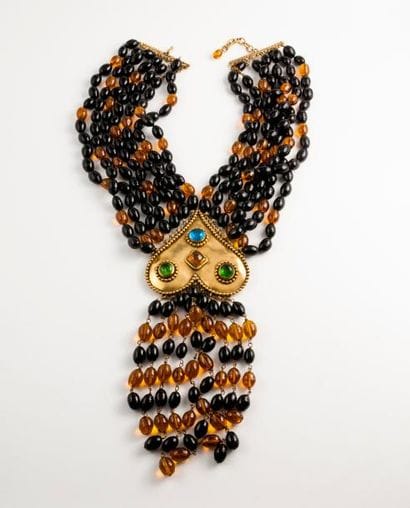 Isabel CANOVAS


Collier coeur en métal doré...