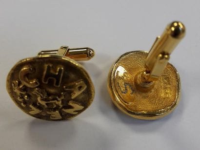 CHANEL


Paire de boutons de manchette en...