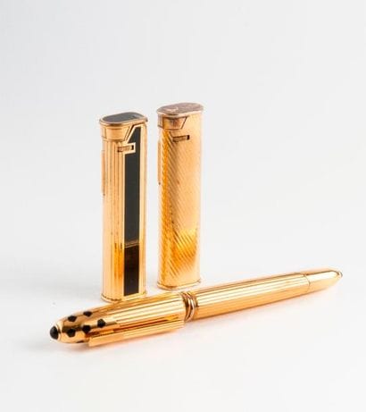 CARTIER, Panthère


Stylo plume godronné,...