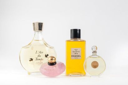 Lot de quatre flacons de parfum comprenant...