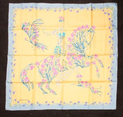 HERMES Paris


Cheval fleuri.

Carré en twill...