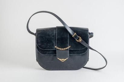 CARTIER 

Sac à main en box bleu marine,...