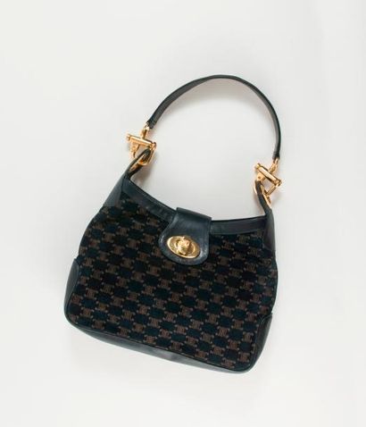 CELINE


Sac porté épaule en cuir et daim...