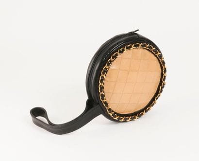 Attribué à CHANEL Paris



Amusant sac à...