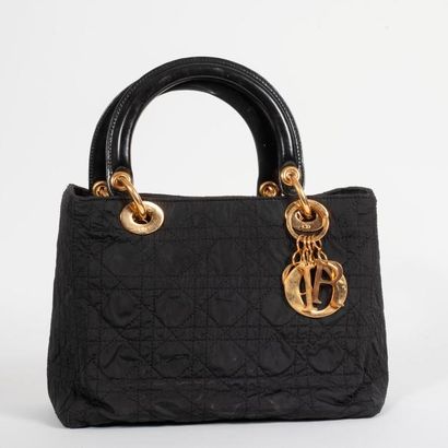 Christian DIOR, Lady Dior PM


Sac à main...