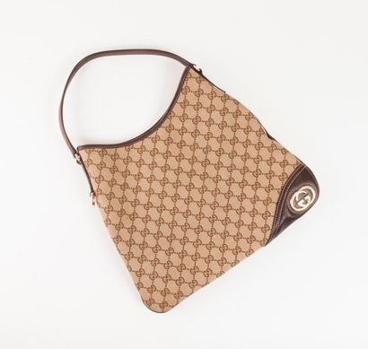 GUCCI


Sac porté épaule en toile monogrammée...