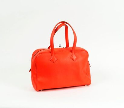 HERMES Paris, Victoria 


Sac en cuir grainé...