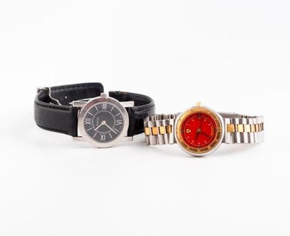 Deux montres bracelets : 

- GUCCI 

Une...